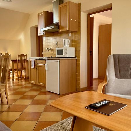 Het Vezer Apartmanhotel Komarom Bagian luar foto