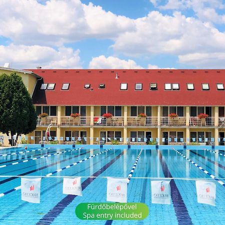 Het Vezer Apartmanhotel Komarom Bagian luar foto