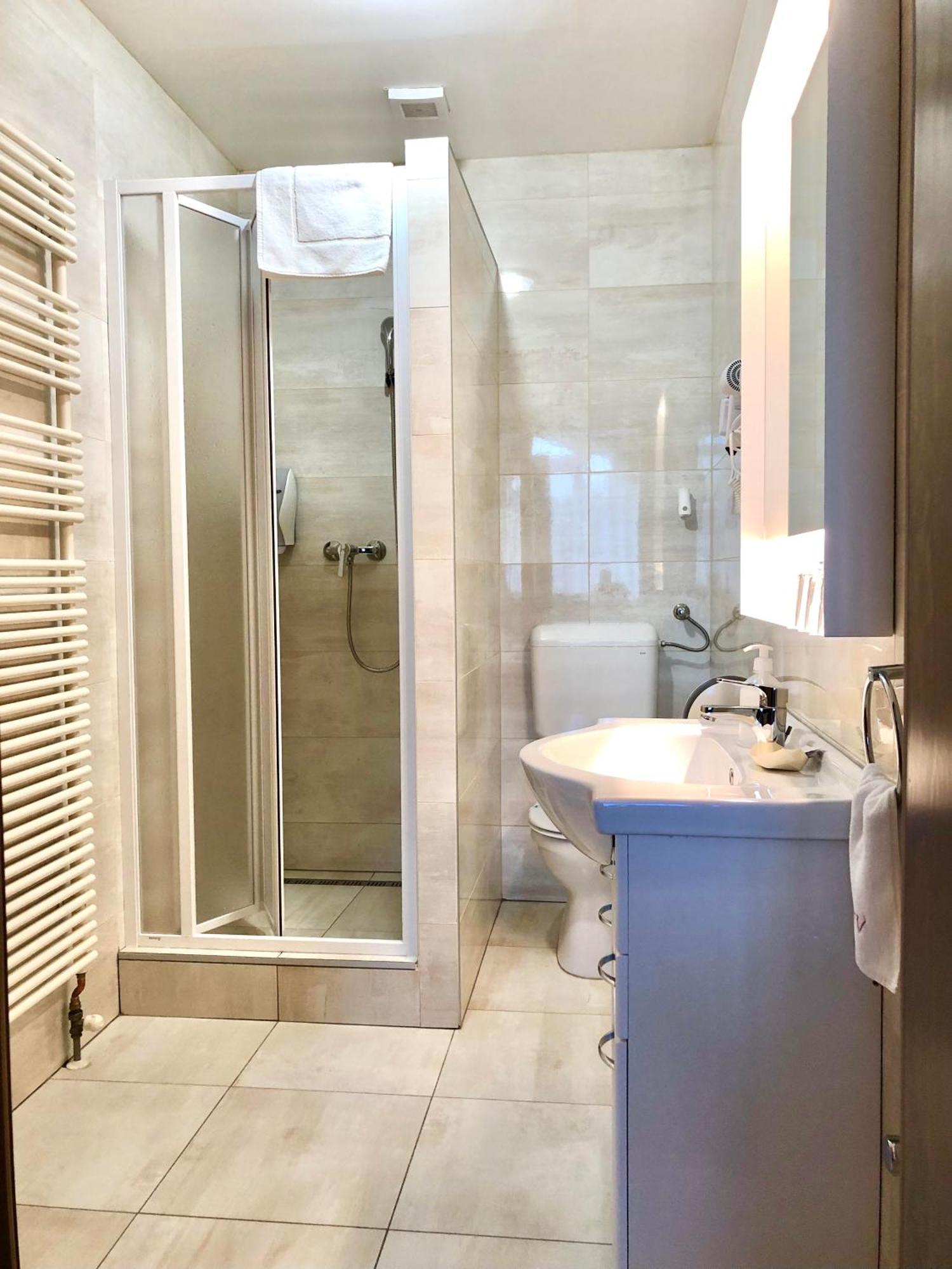 Het Vezer Apartmanhotel Komarom Bagian luar foto