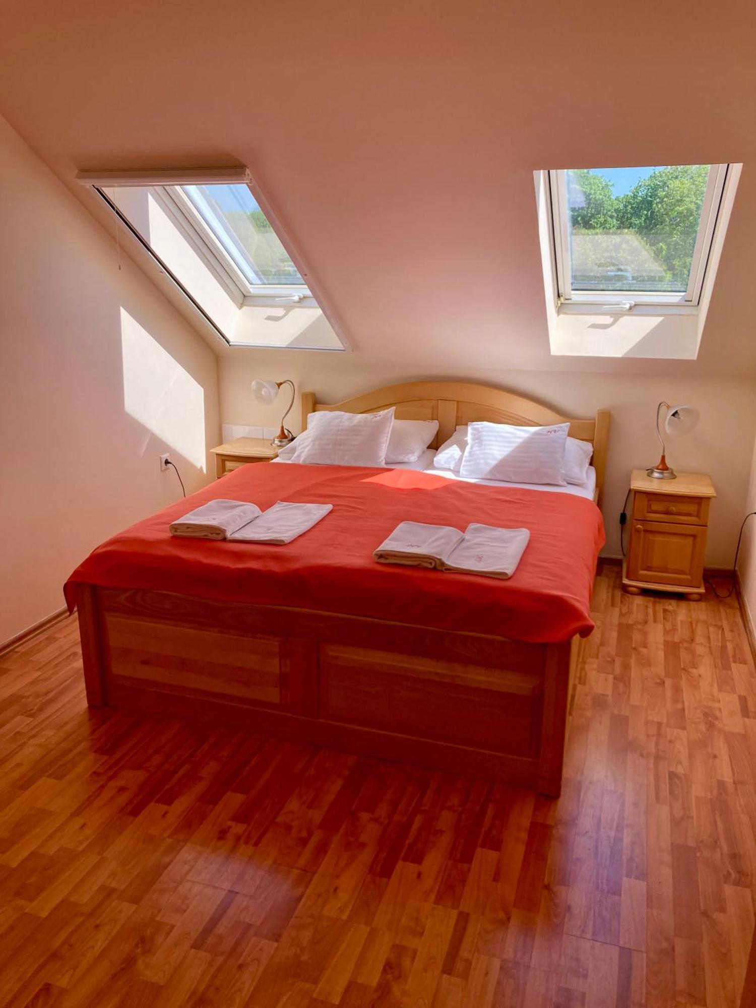 Het Vezer Apartmanhotel Komarom Ruang foto