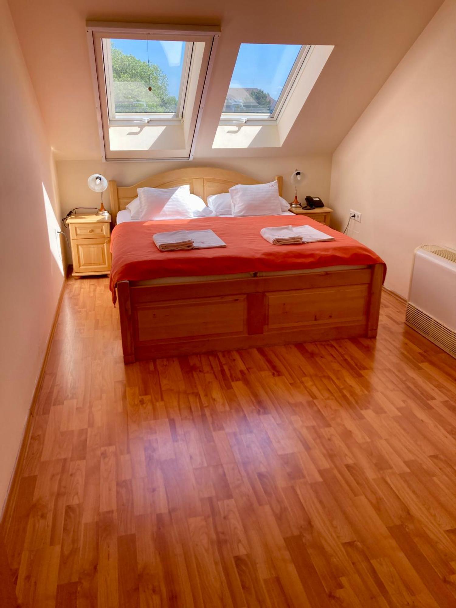 Het Vezer Apartmanhotel Komarom Ruang foto