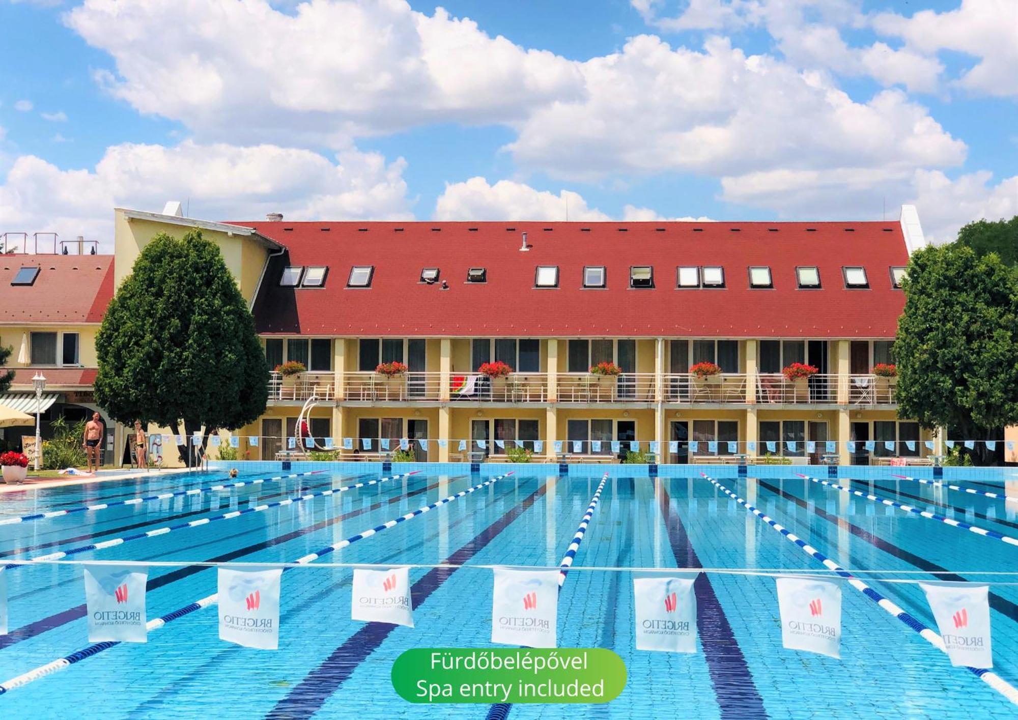 Het Vezer Apartmanhotel Komarom Bagian luar foto